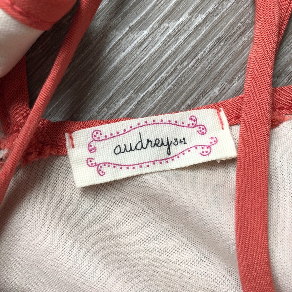 📦 Moving Sale! Audrey 3+1 Bell Sleeve Lace Tunic - Picture 4 of 5